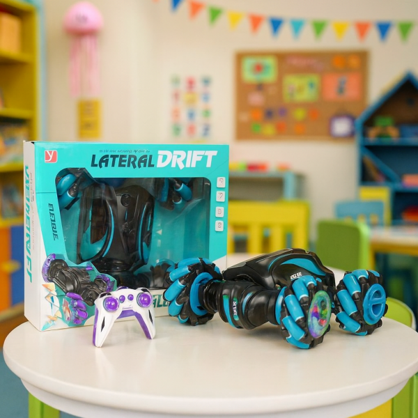 Машинка на радіокеруванні A 8863-171 з браслетом, підсвіткою, музикою та роликовими колесами.