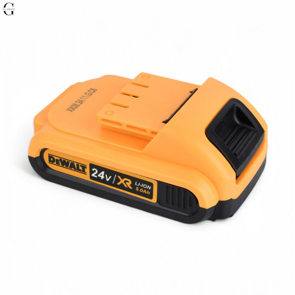 Шуруповерт аккумуляторный DeWalt 21V с набором инструментов в кейсе, 2 аккумулятора 2.0Ah