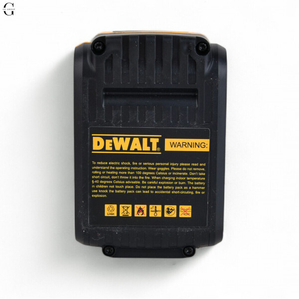 Шуруповерт аккумуляторный DeWalt 21V с набором инструментов в кейсе, 2 аккумулятора 2.0Ah