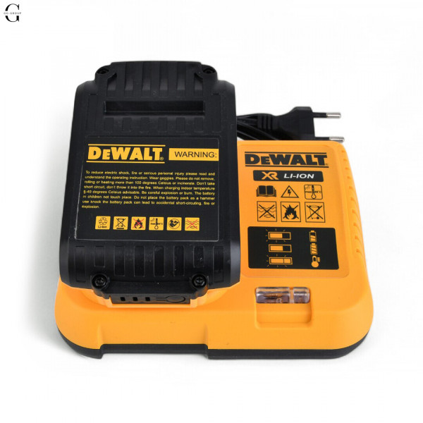 Шуруповерт аккумуляторный DeWalt 21V с набором инструментов в кейсе, 2 аккумулятора 2.0Ah